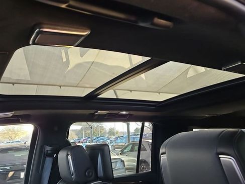 Used 2021 Cadillac Escalade ESV Premium Luxury Platinum image 8