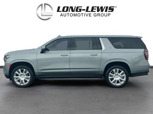 Used 2024 Chevrolet Suburban High Country w/ Advanced Technology Package AWD/4WD image 2