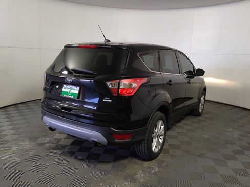 Used 2017 Ford Escape SE FWD image 7