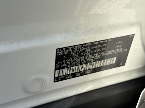 Certified 2025 Toyota RAV4 XLE FWD image 32