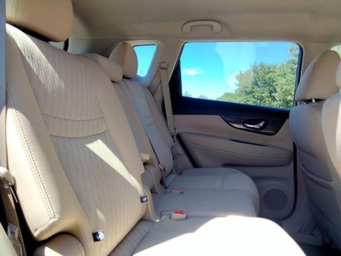 Used 2017 Nissan Rogue S image 23