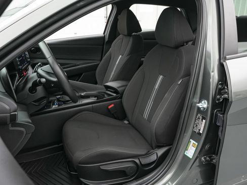 Used 2025 Hyundai Elantra Sport FWD image 11