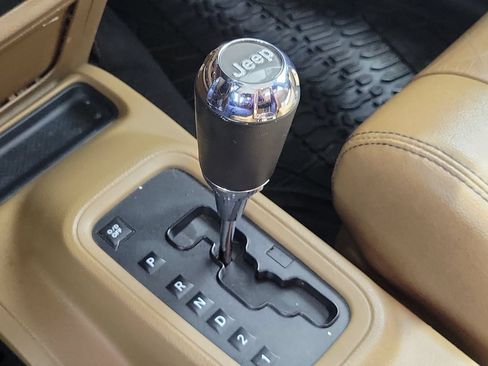 Used 2011 Jeep Wrangler Sahara w/ Connectivity Group AWD/4WD image 31