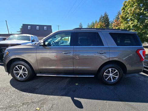Used 2019 Ford Expedition XLT w/ Equipment Group 202A AWD/4WD image 2