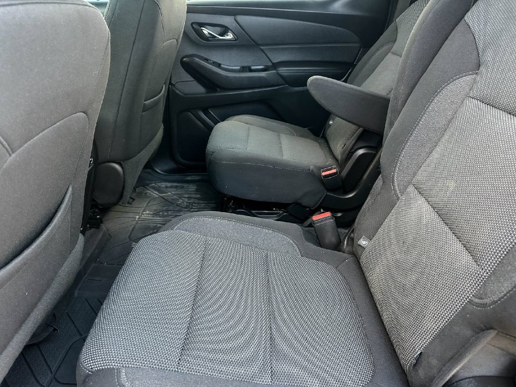 Used 2022 Chevrolet Traverse LT FWD image 18