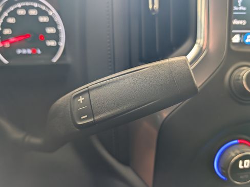 Used 2022 Chevrolet Silverado 1500 LT AWD/4WD image 30