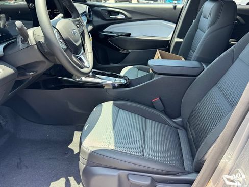 New 2026 Chevrolet Trax LT w/ Midnight Edition FWD image 15