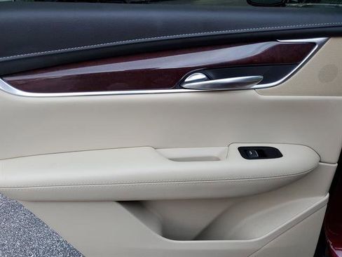 Used 2018 Cadillac XT5 Luxury w/ Driver Awareness Package image 38