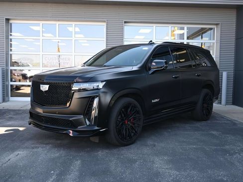 Used 2023 Cadillac Escalade V w/ LPO, ONYX Package AWD/4WD image 2