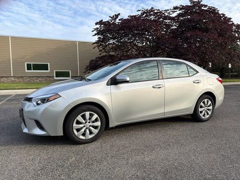 Used 2015 Toyota Corolla LE FWD image 3