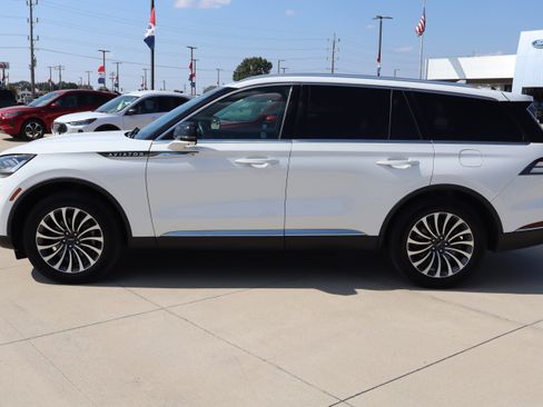 Used 2024 Lincoln Aviator Reserve w/ Elements Package Plus image 9