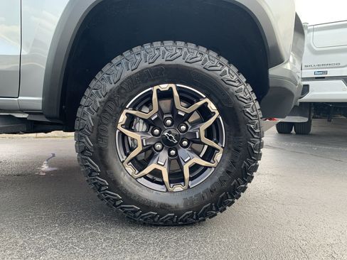 Used 2025 Chevrolet Colorado ZR2 w/ Technology Package image 33