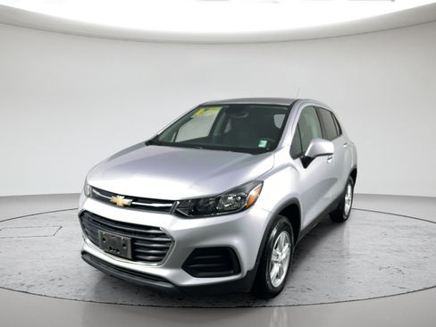 Used 2020 Chevrolet Trax LS w/ Tint and Cruise Package AWD/4WD image 7