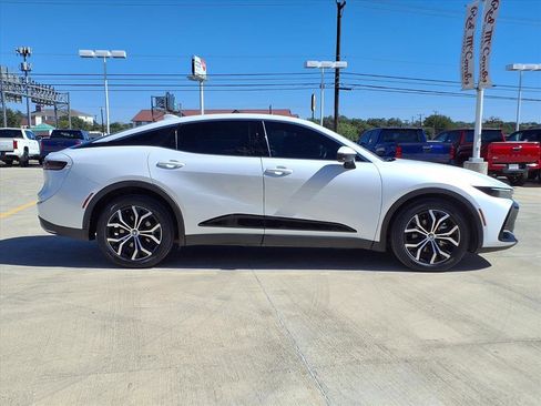 Used 2023 Toyota Crown XLE image 4