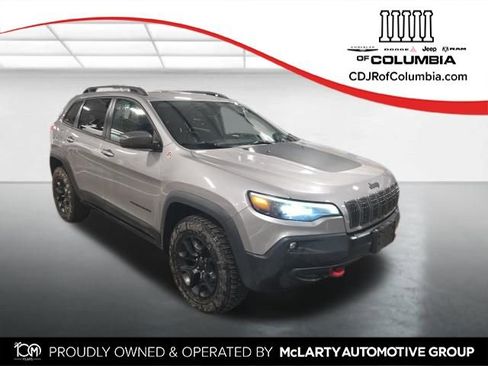 Used 2019 Jeep Cherokee Trailhawk image 1