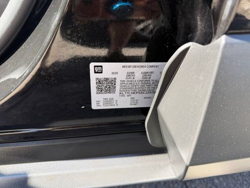 Used 2025 Chevrolet Trax LT FWD image 28