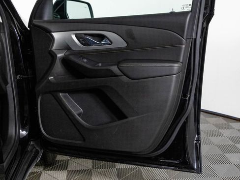 Used 2021 Chevrolet Traverse LT image 38