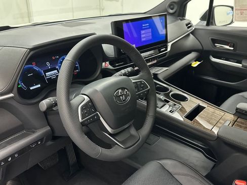 New 2026 Toyota Sienna Platinum AWD/4WD image 20
