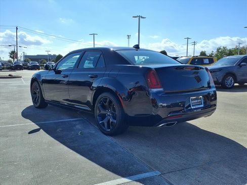 Used 2023 Chrysler 300 Touring w/ Sport Appearance Package image 2