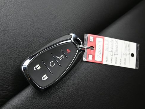 Used 2023 Chevrolet Traverse LT image 32