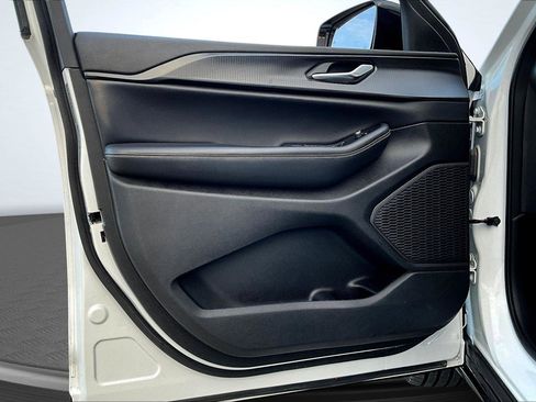 Used 2023 Jeep Grand Cherokee Altitude image 23