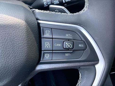 Certified 2023 Jeep Grand Cherokee L Limited AWD/4WD image 21