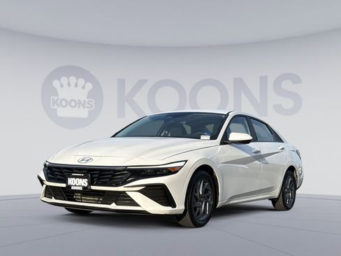 Certified 2024 Hyundai Elantra SEL FWD image 1