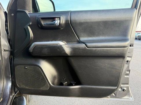 Used 2022 Toyota Tacoma Limited image 30