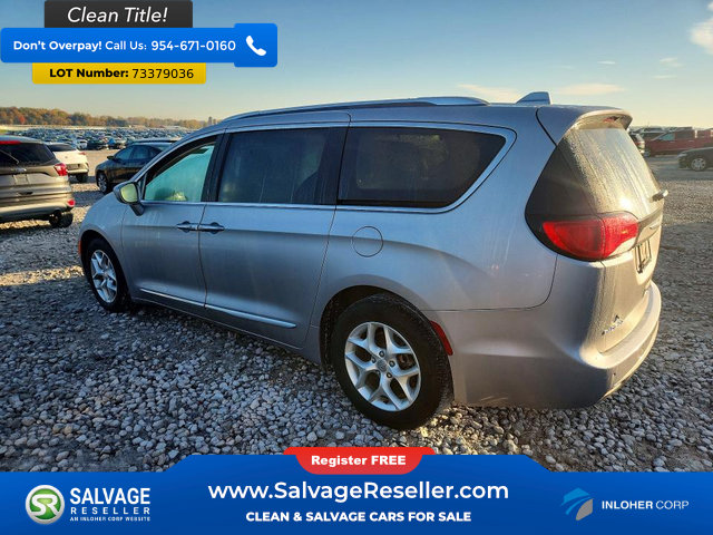 Used 2017 Chrysler Pacifica Touring-L Plus w/ Tire & Wheel Group FWD image 3
