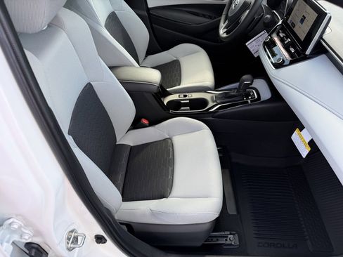 New 2025 Toyota Corolla SE image 39