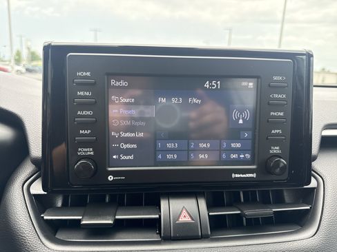 Used 2021 Toyota RAV4 LE AWD/4WD image 16