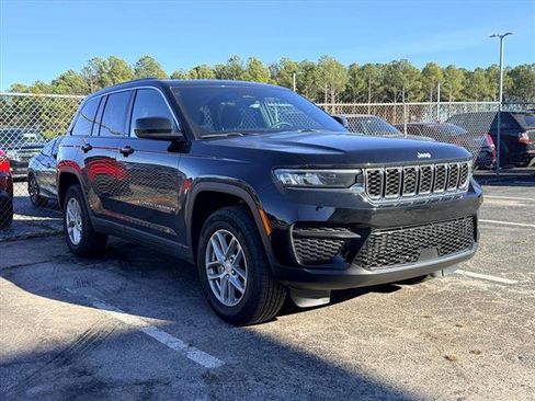 Used 2025 Jeep Grand Cherokee Laredo X image 1