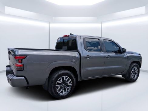 Used 2024 Nissan Frontier SL RWD image 3