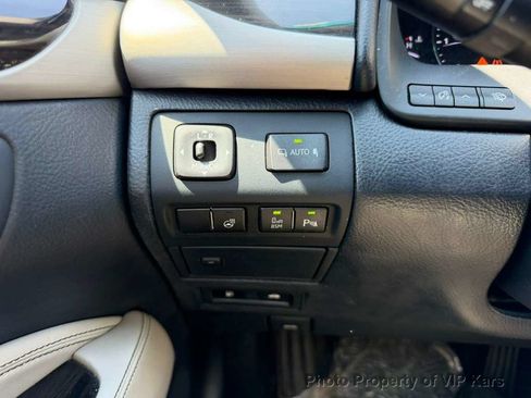 Used 2013 Lexus LS 460 w/ Comfort Pkg RWD image 19
