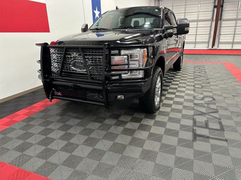Used 2019 Ford F250 Platinum w/ FX4 Off-Road Package AWD/4WD image 4