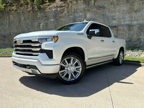 Used 2025 Chevrolet Silverado 1500 High Country w/ High Country Premium Package AWD/4WD image 4