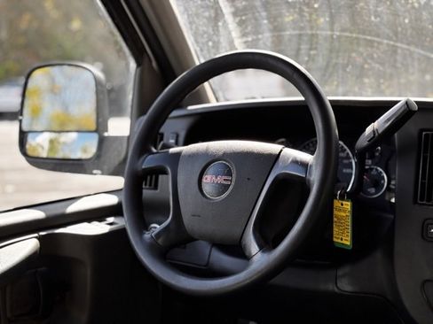 Used 2015 GMC Savana 2500 Extended image 16