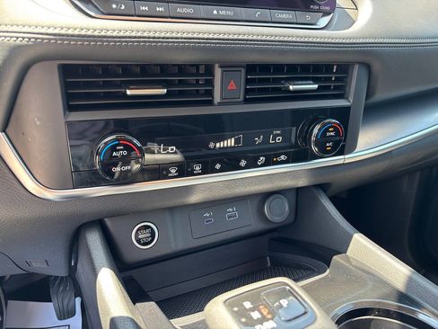 Used 2023 Nissan Rogue SV FWD image 29