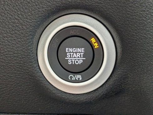 New 2026 Chrysler Pacifica Select FWD image 30