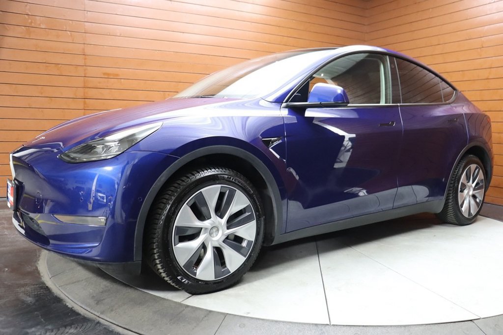 Used 2022 Tesla Model Y Long Range AWD/4WD image 1