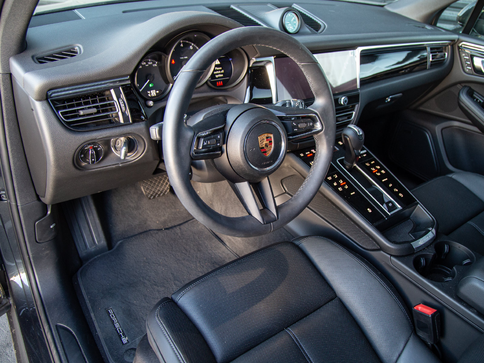 Used 2026 Porsche Macan AWD/4WD image 4