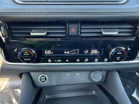 Used 2023 Nissan Rogue SL image 17