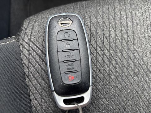 Used 2025 Nissan Rogue SV AWD/4WD image 28