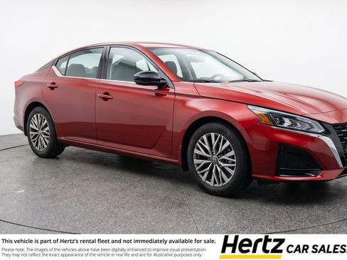 Used 2025 Nissan Altima 2.5 SV FWD image 1