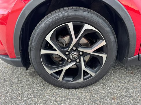 Used 2021 Toyota C-HR XLE FWD image 9