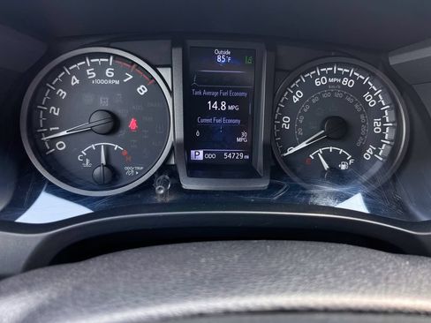 Used 2018 Toyota Tacoma TRD Off-Road AWD/4WD image 37
