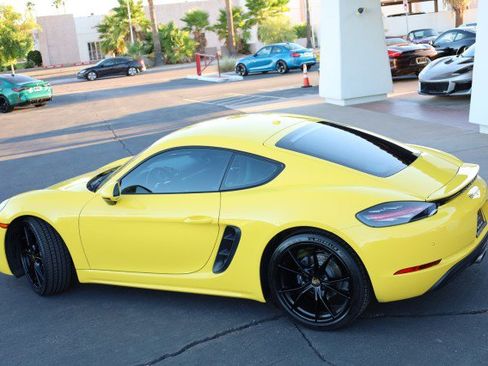 Used 2021 Porsche 718 Cayman image 16