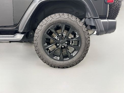 Used 2021 Jeep Wrangler Unlimited Sahara w/ Cold Weather Group AWD/4WD image 15