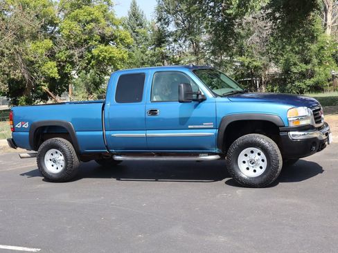 Used 2004 GMC Sierra 2500 SLT w/ Heavy-Duty Power Package AWD/4WD image 2