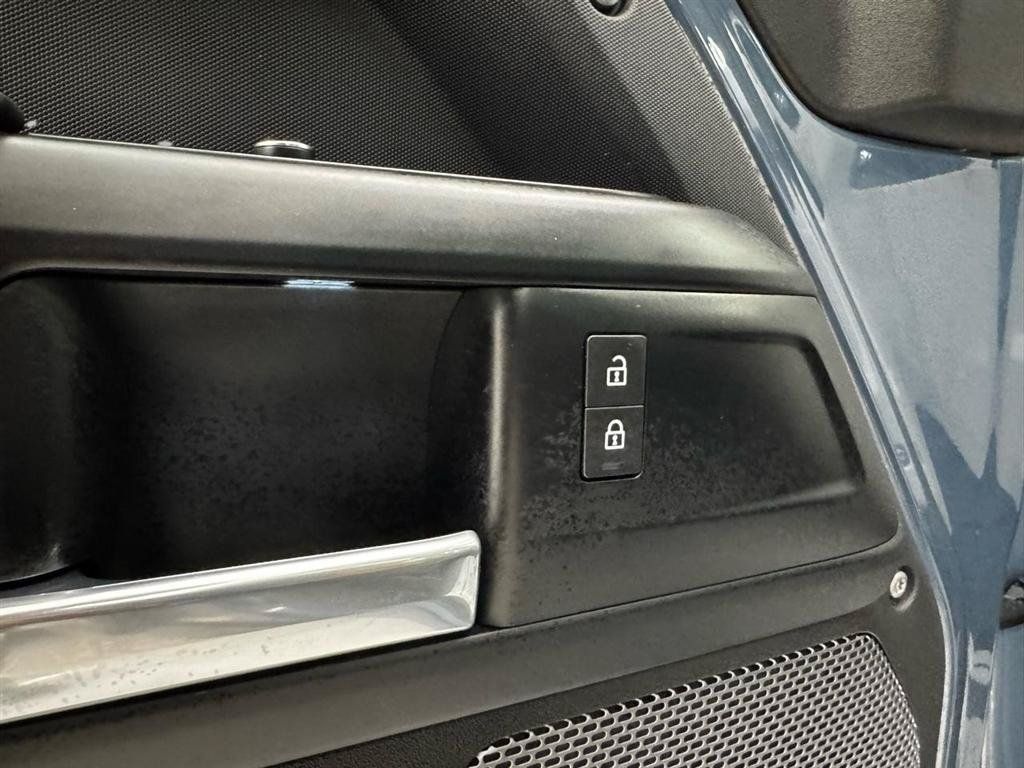 Used 2020 Land Rover Defender 110 S AWD/4WD image 13